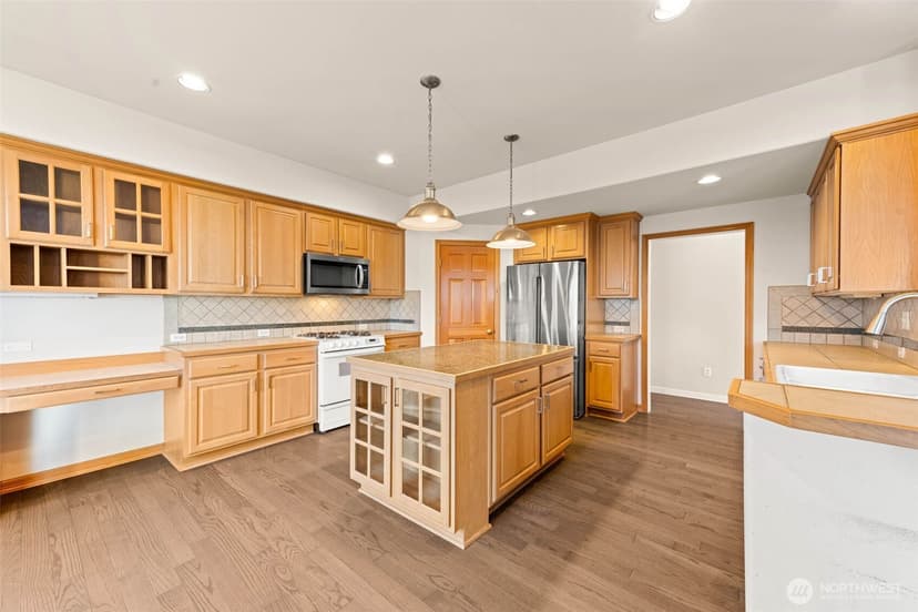 Property photo for 4169 Augusta Drive NE, Tacoma photo 14