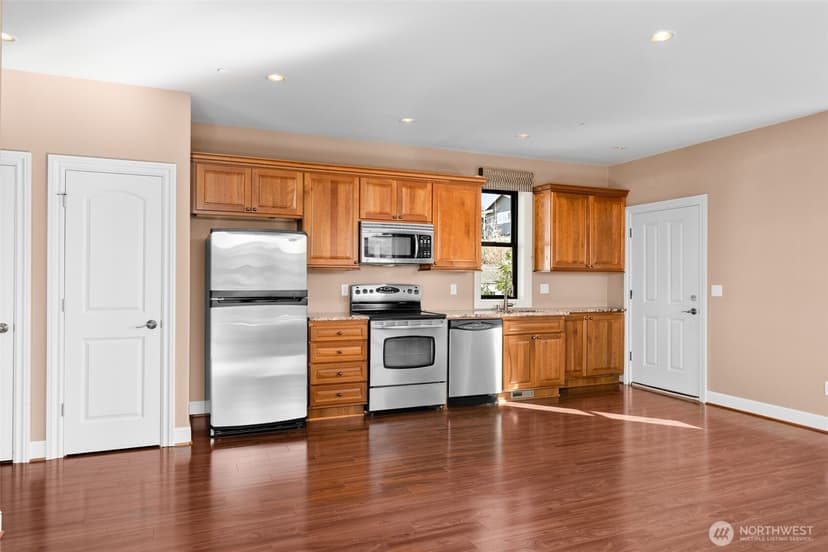 Property photo for 410 8th Avenue W, Kirkland photo 35