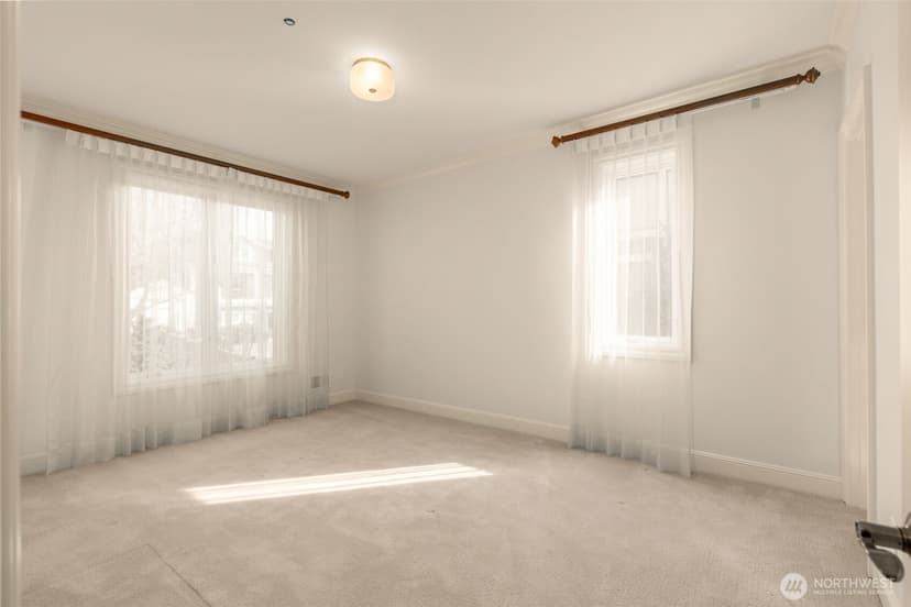 Property photo for 410 8th Avenue W, Kirkland photo 29