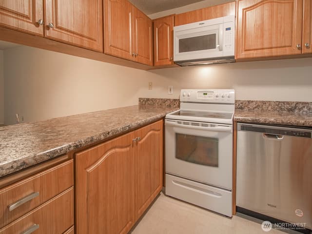 Property photo for 14527 NE 40th Street #G204, Bellevue photo 3