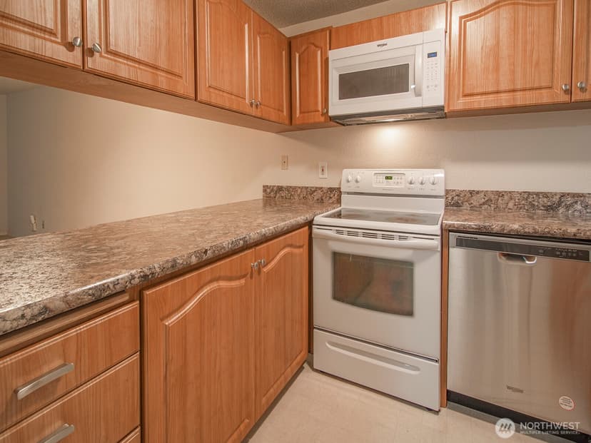 Property photo for 14527 NE 40th Street #G204, Bellevue photo 3