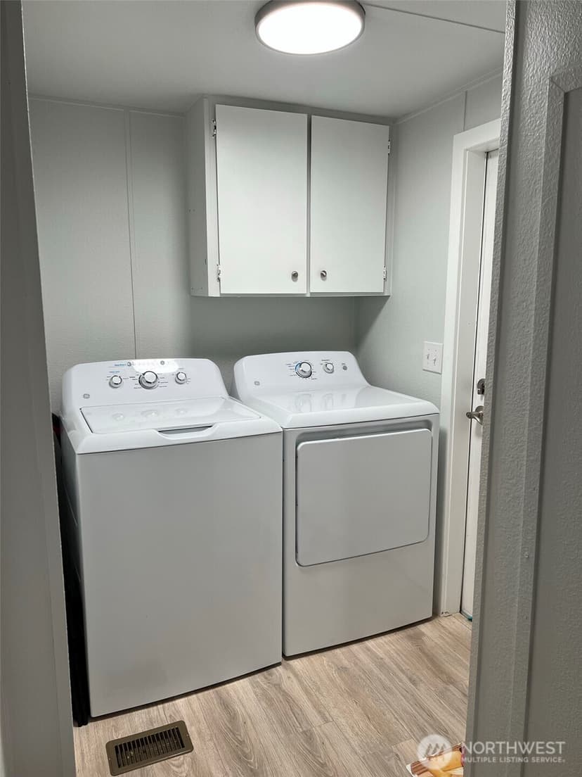 Property photo for 10302 Lakeview Avenue SW #21, Lakewood photo 8