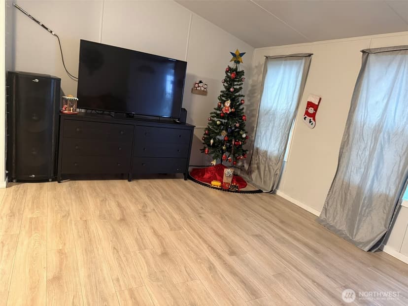 Property photo for 10302 Lakeview Avenue SW #21, Lakewood photo 4