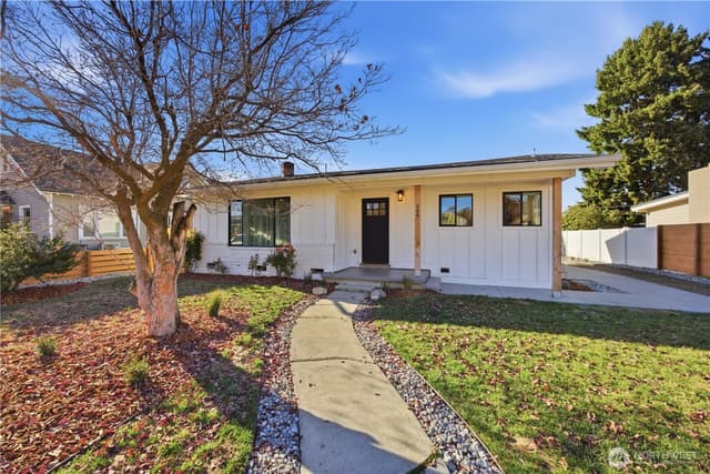 Property photo for 409 N Cedar Street, Chelan