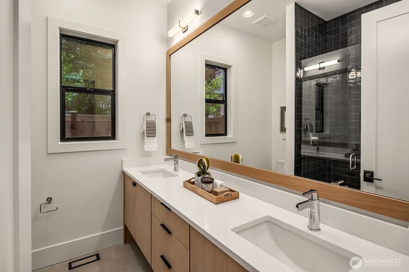 Property photo for 13408 NE 47th Street, Bellevue photo 25