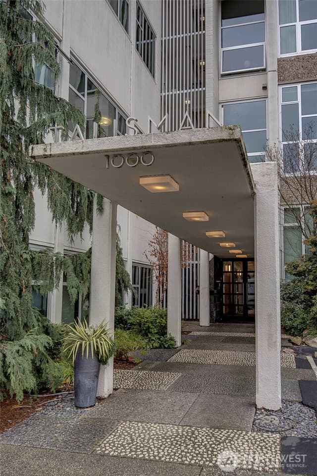 Property photo for 1000 Union Street #202, Seattle photo 4