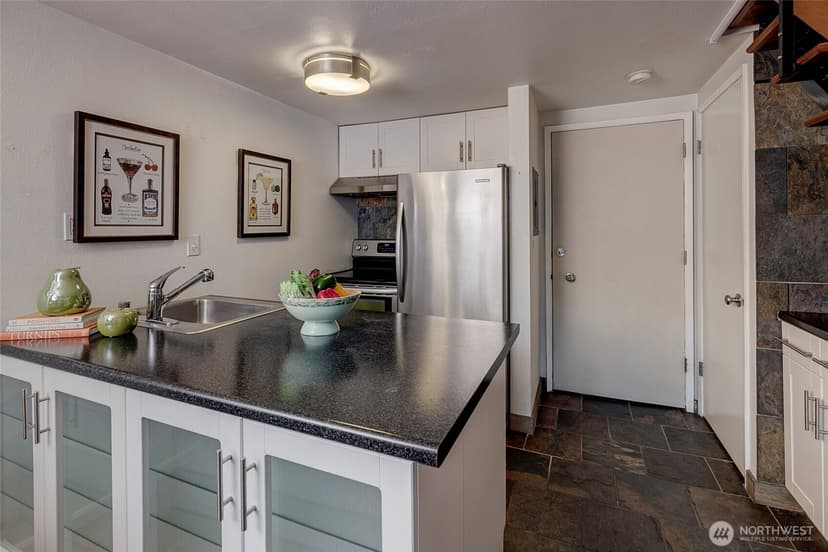 Property photo for 1000 Union Street #202, Seattle photo 9