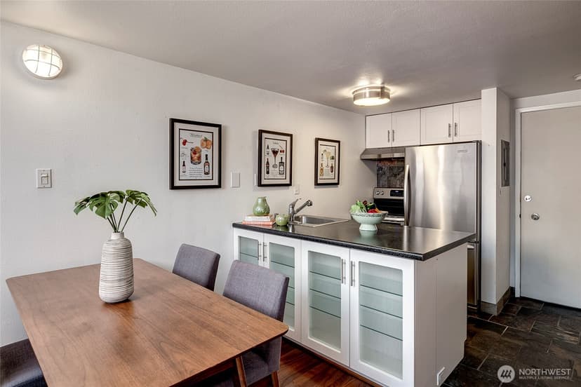 Property photo for 1000 Union Street #202, Seattle photo 17