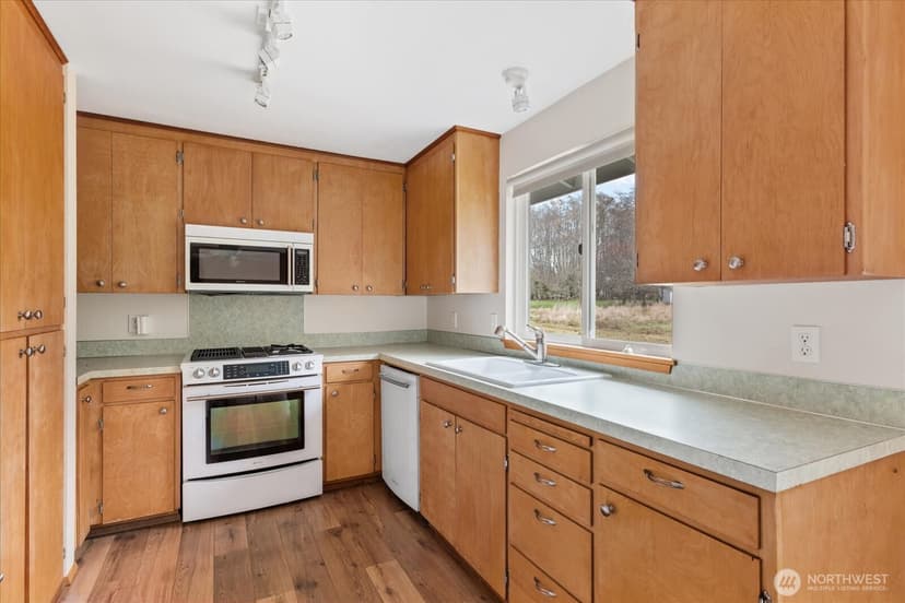 Property photo for 967 Edgecliff Drive, Langley photo 8