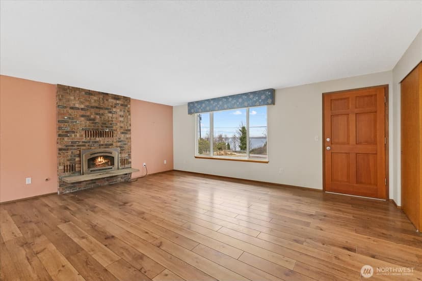 Property photo for 967 Edgecliff Drive, Langley photo 2