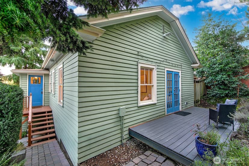 Property photo for 1419 25th Avenue E, Seattle photo 17