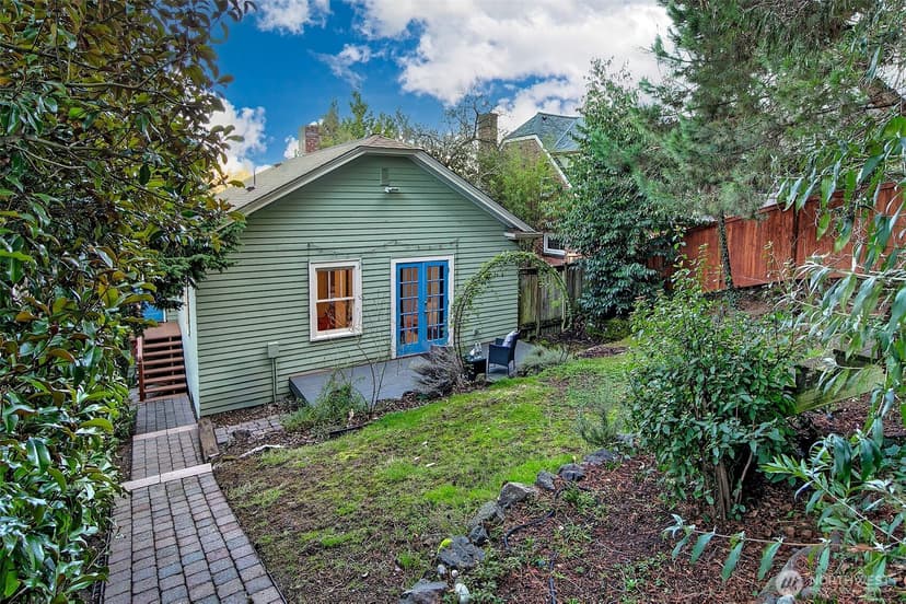 Property photo for 1419 25th Avenue E, Seattle photo 18