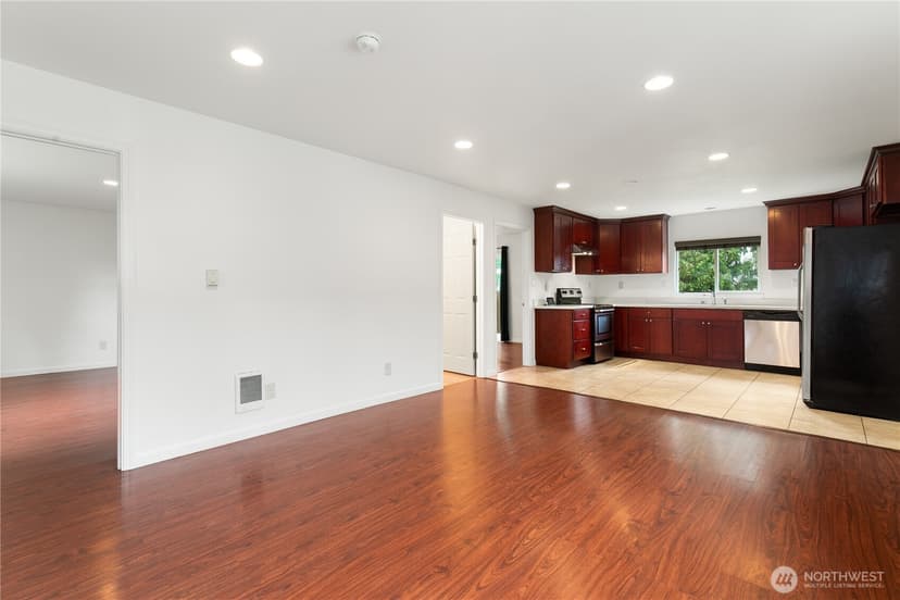 Property photo for 843 3rd Avenue N, Kent photo 5