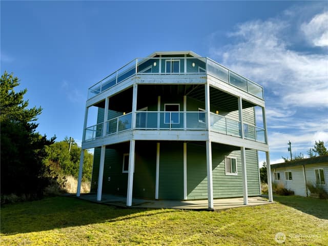 Property photo for 189 S Sand Dune Avenue SW, Ocean Shores photo 2