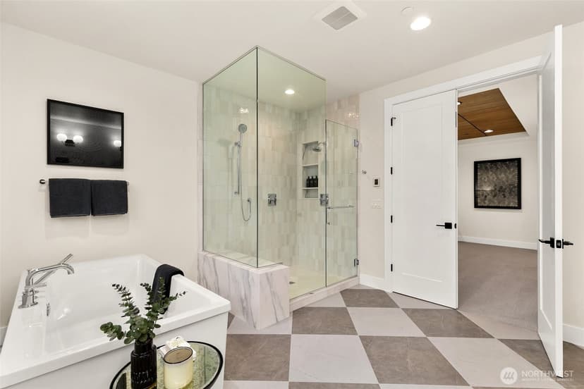 Property photo for 836 130th Avenue NE, Bellevue photo 27