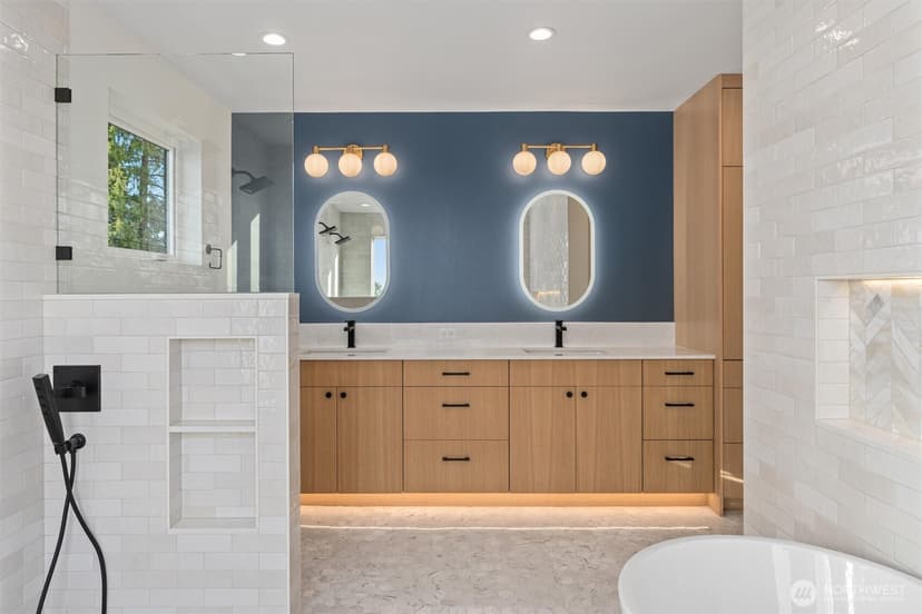 Property photo for 3020 W Viewmont Way W, Seattle photo 9