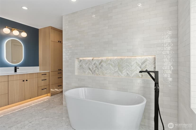 Property photo for 3020 W Viewmont Way W, Seattle photo 10