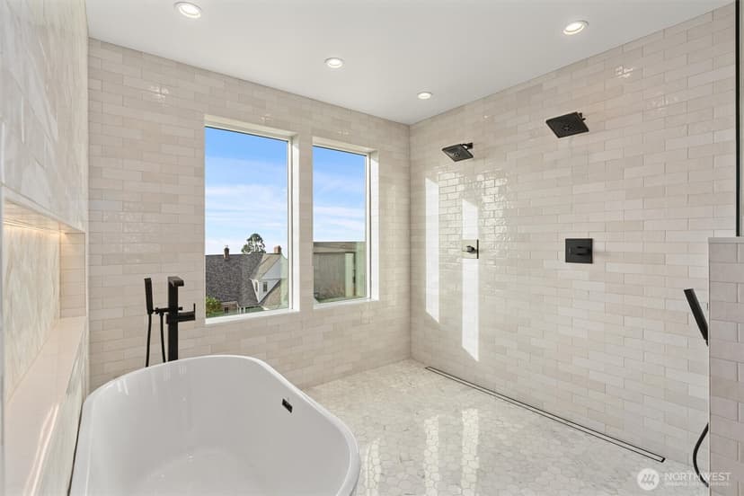 Property photo for 3020 W Viewmont Way W, Seattle photo 8
