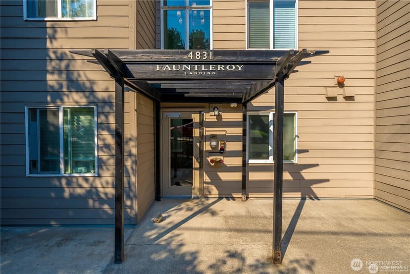 Property photo for 4831 Fauntleroy Way SW #401, Seattle photo 3