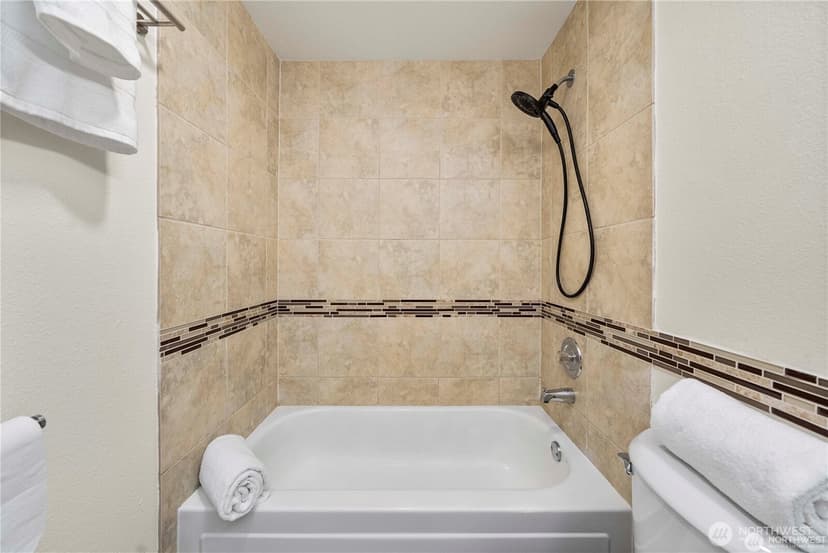 Property photo for 4831 Fauntleroy Way SW #401, Seattle photo 17