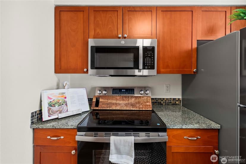 Property photo for 4831 Fauntleroy Way SW #401, Seattle photo 9