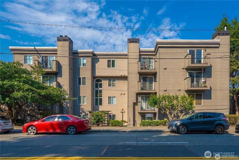 Property photo for 4831 Fauntleroy Way SW #401, Seattle photo 2