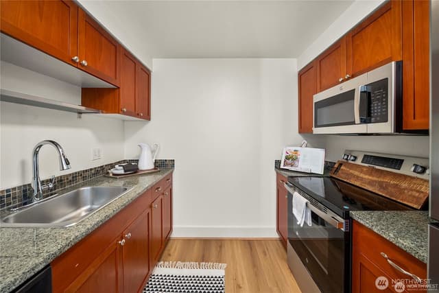 Property photo for 4831 Fauntleroy Way SW #401, Seattle photo 4