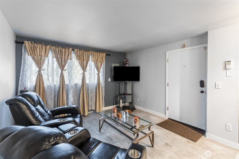 Property photo for 12434 Ambaum Boulevard SW #114, Burien photo 6
