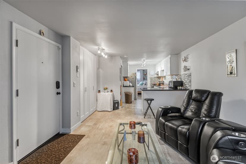 Property photo for 12434 Ambaum Boulevard SW #114, Burien photo 7