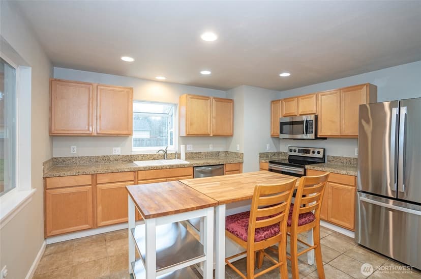 Property photo for 407 18th Street SW, Puyallup photo 11