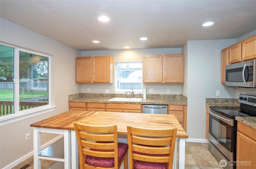Property photo for 407 18th Street SW, Puyallup photo 10