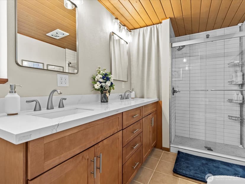 Property photo for 2540 E Phinney Bay Place, Bremerton photo 35
