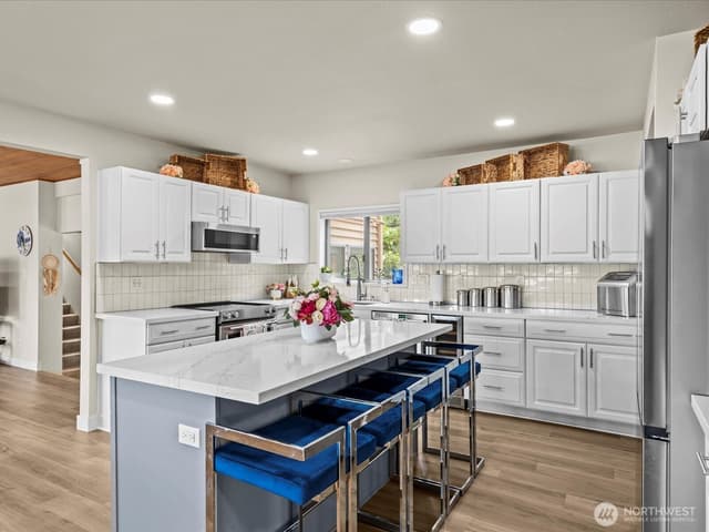 Property photo for 2540 E Phinney Bay Place, Bremerton photo 5