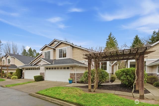 Property photo for 120 Newport Way NW #9, Issaquah photo 2