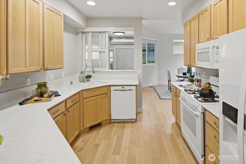 Property photo for 120 Newport Way NW #9, Issaquah photo 20