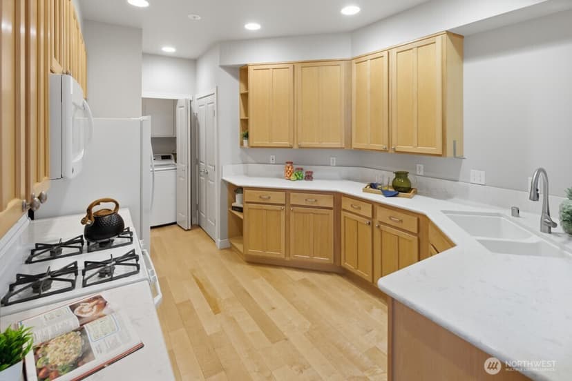 Property photo for 120 Newport Way NW #9, Issaquah photo 18