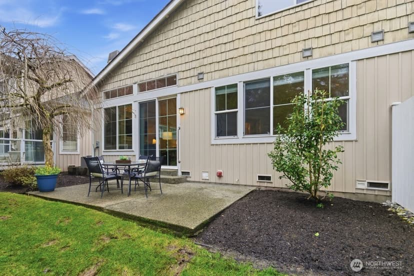 Property photo for 120 Newport Way NW #9, Issaquah photo 11