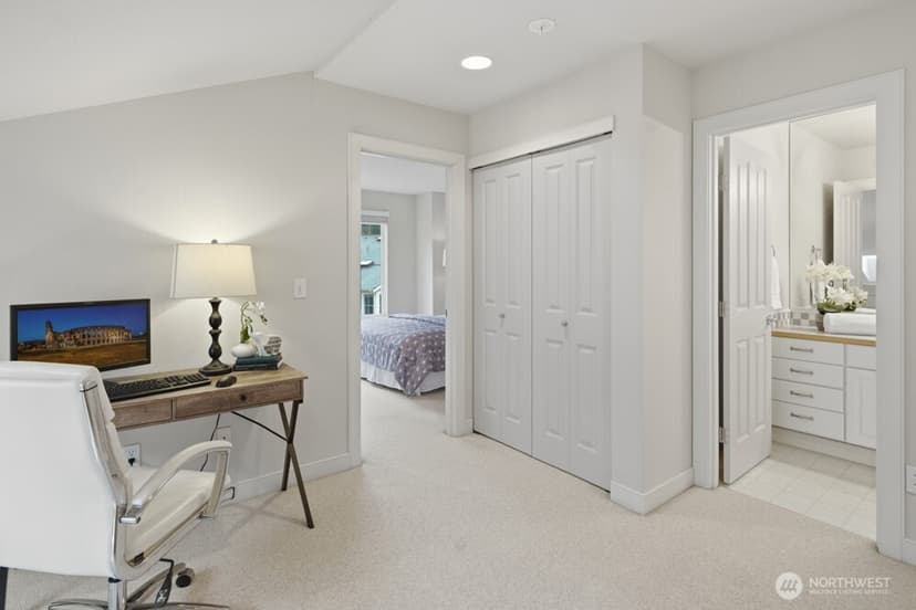 Property photo for 120 Newport Way NW #9, Issaquah photo 29