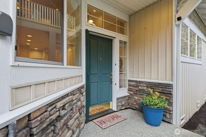 Property photo for 120 Newport Way NW #9, Issaquah photo 3