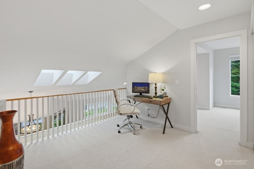 Property photo for 120 Newport Way NW #9, Issaquah photo 28