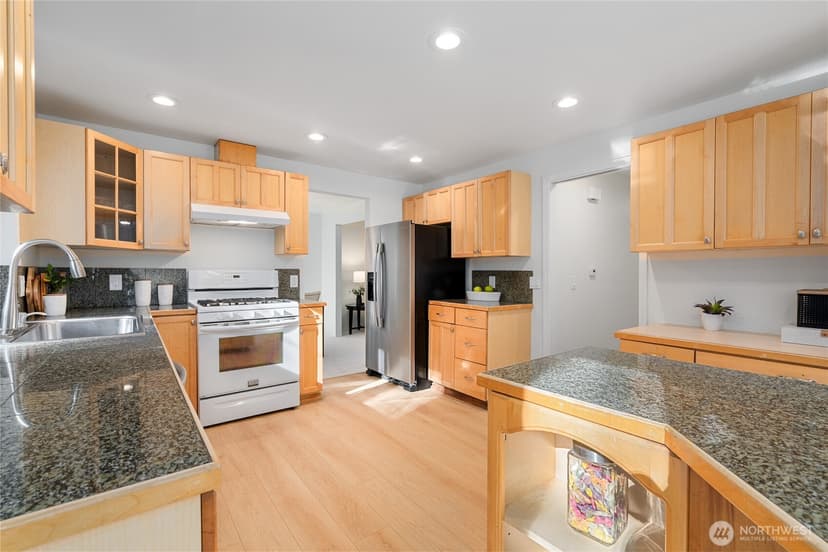 Property photo for 22013 SE 33rd Street, Sammamish photo 12