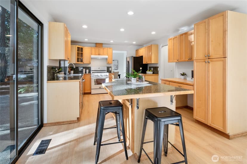 Property photo for 22013 SE 33rd Street, Sammamish photo 11