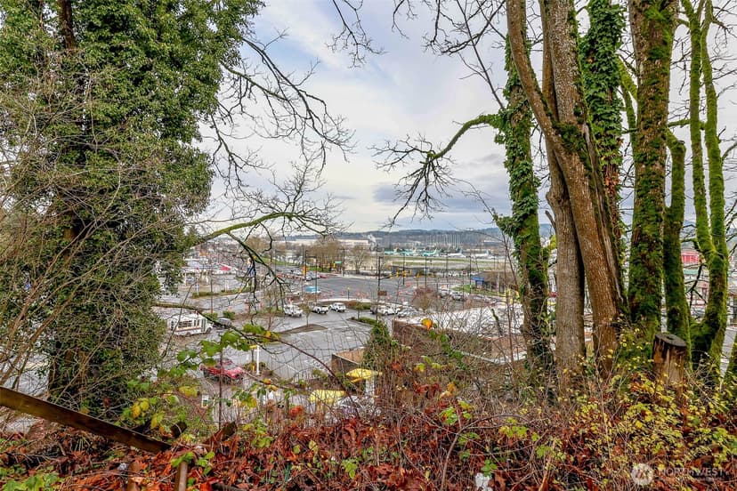 Property photo for 98 Hardie Avenue SW, Renton photo 7