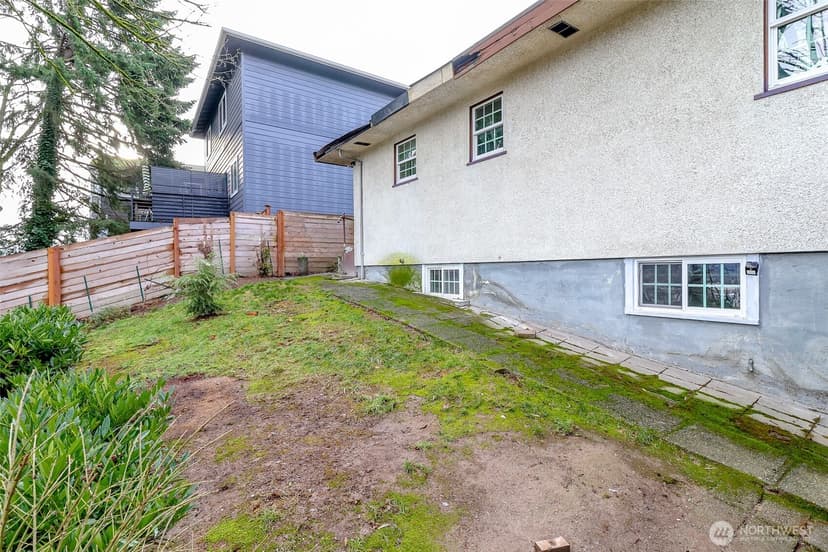 Property photo for 98 Hardie Avenue SW, Renton photo 8