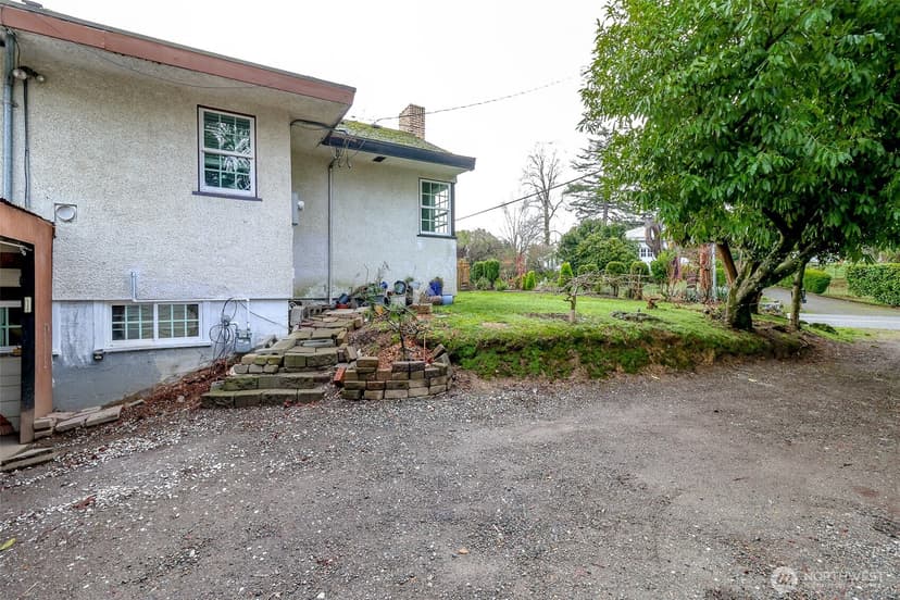 Property photo for 98 Hardie Avenue SW, Renton photo 9