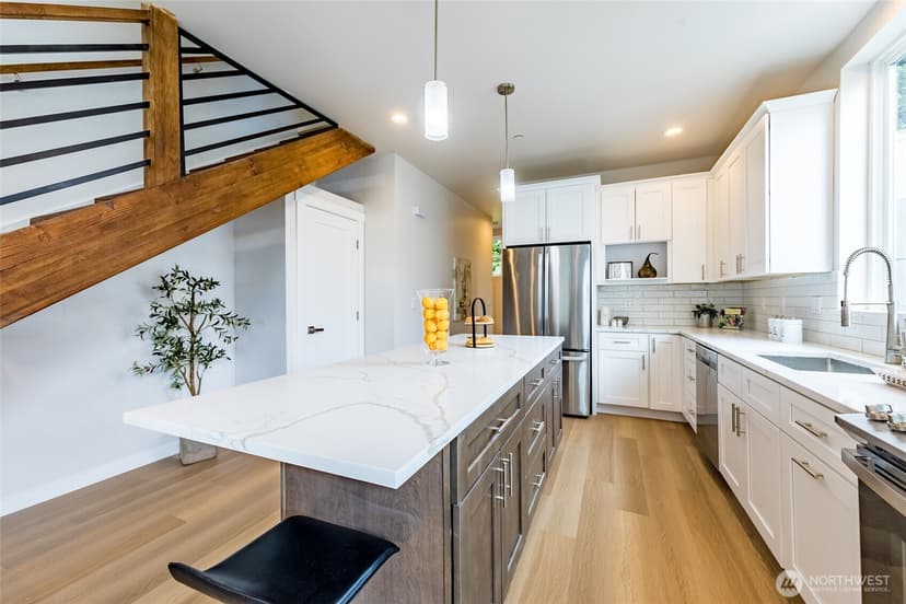 Property photo for 1015 Sturgus Avenue S #A, Seattle photo 6
