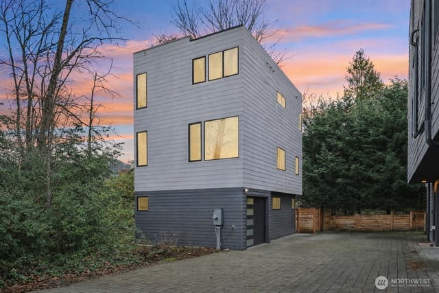 Property photo for 9302 Sturtevant Avenue S, Seattle photo 2