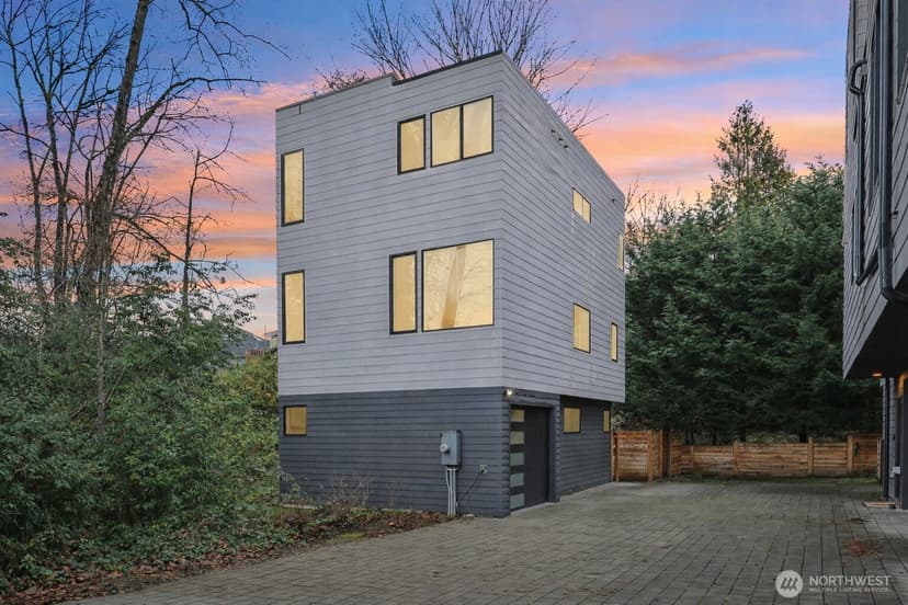 Property photo for 9302 Sturtevant Avenue S, Seattle photo 2