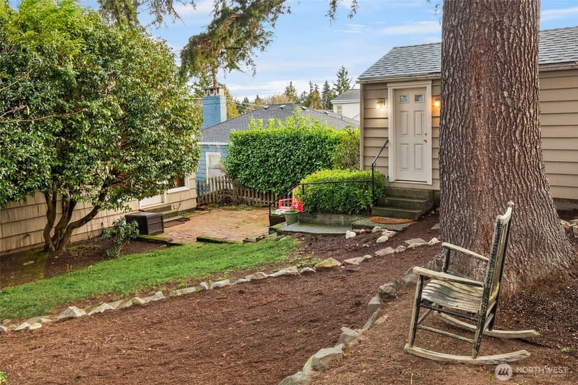 Property photo for 1947 34th Avenue W, Seattle photo 5