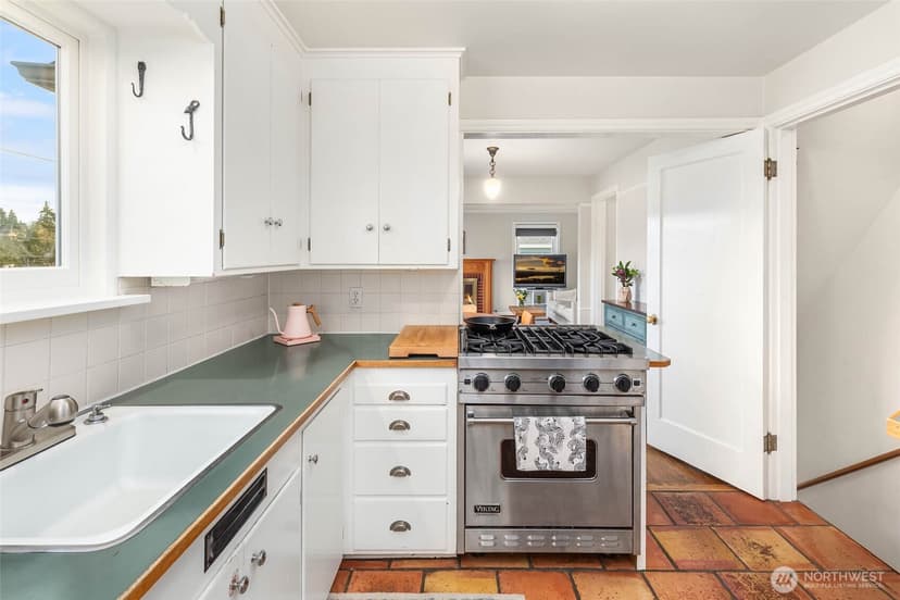 Property photo for 1947 34th Avenue W, Seattle photo 12